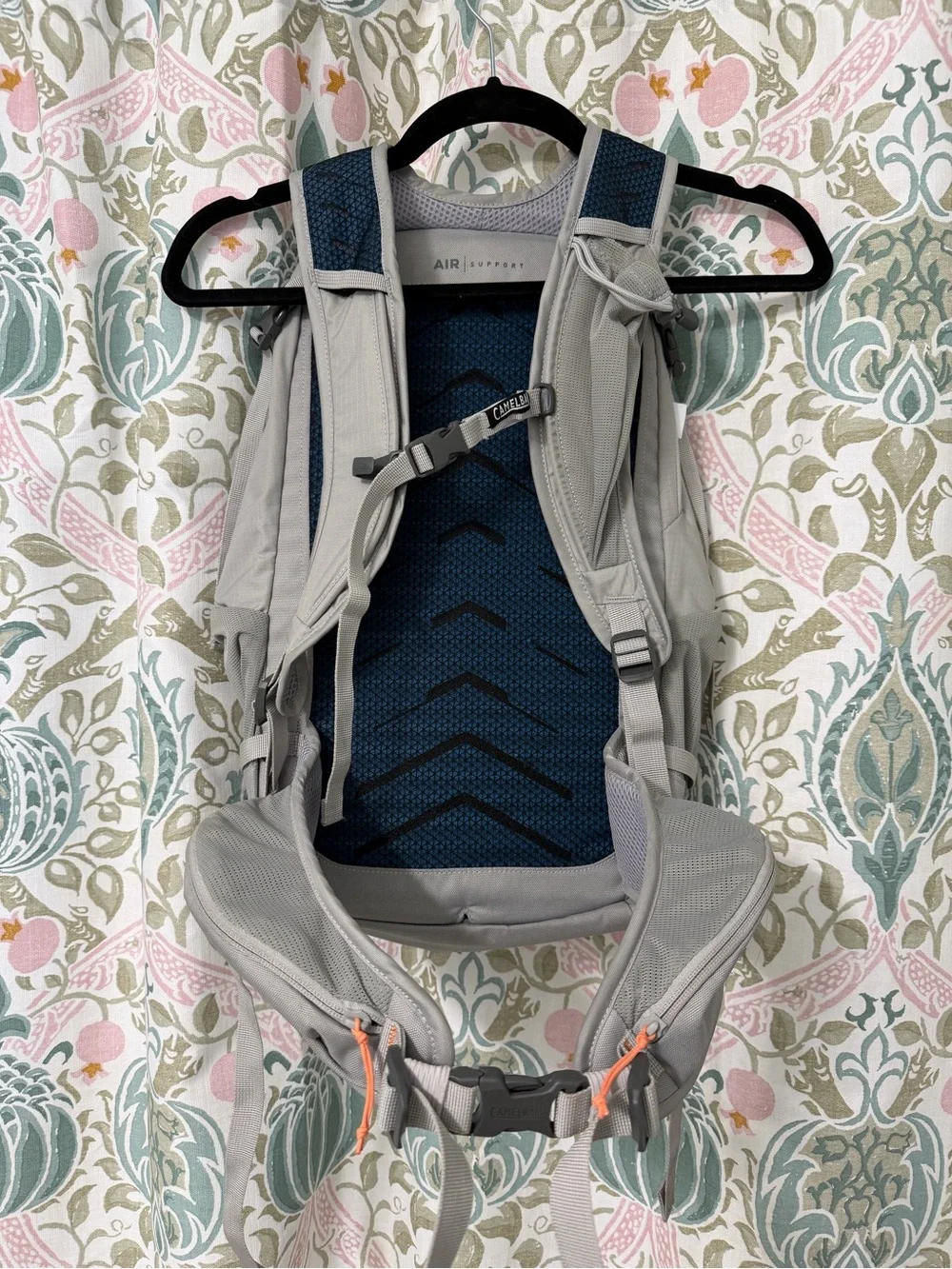 Camelbak Women's Rim Runner X28 Hiking Hydration Pack with Reservoir